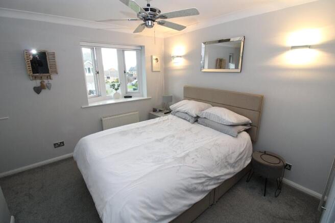 3 bed Link Detached House for sale Image 9