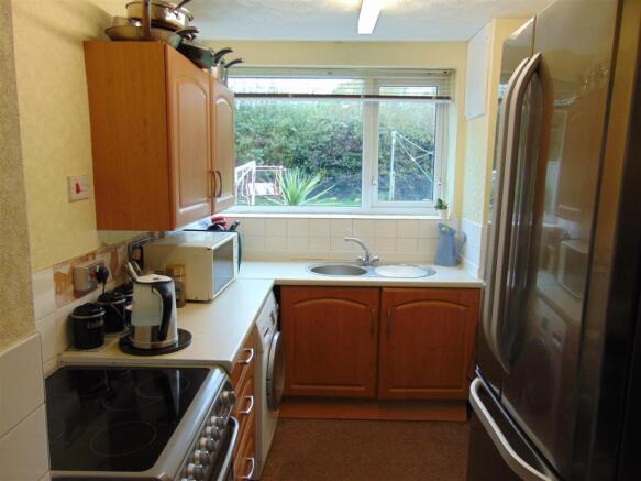 FITTED KITCHEN