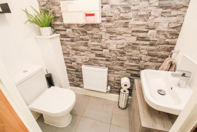 4 bed Detached for sale Image 7