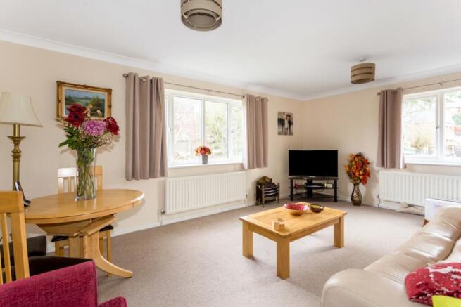 6 Warwick Court f...