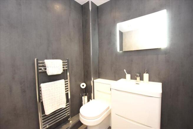 ADDITIONAL FAMILY BATHROOM PHOTO