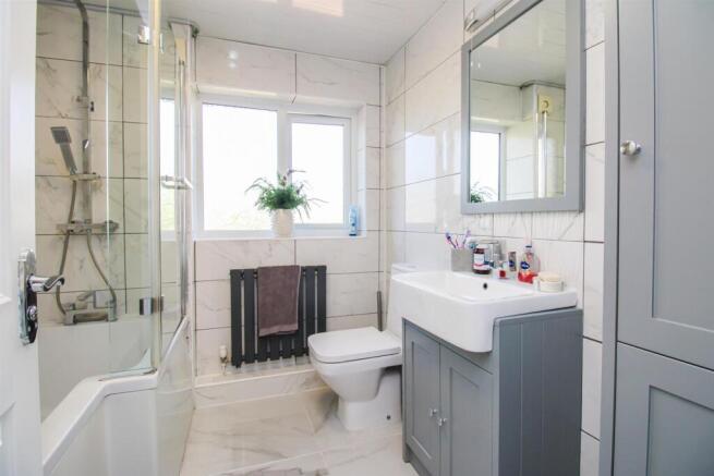 4 bed Detached for sale Image 11