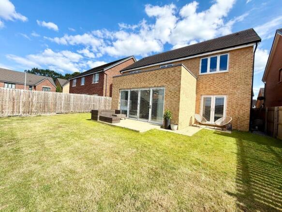 5 bed Detached for sale Image 4