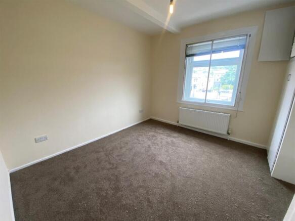 1 bed Terraced to rent Image 6