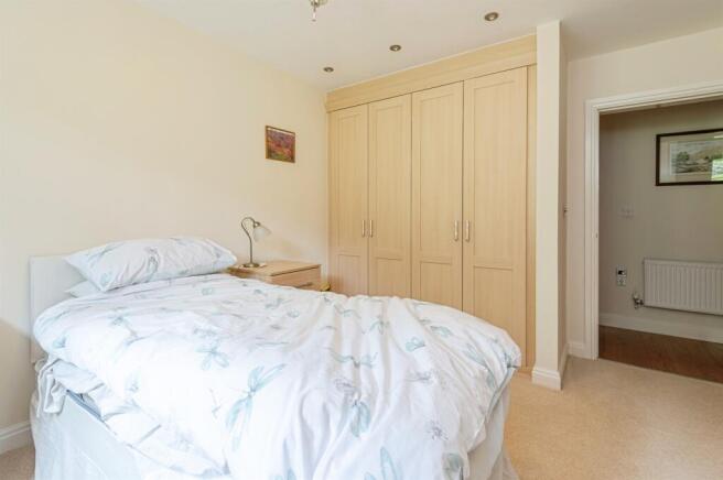 2 bed Flat for sale Image 12