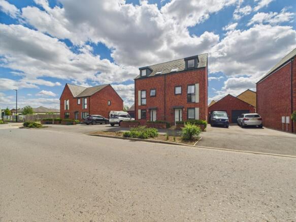 CAM02023G0-PR0151-STILL024