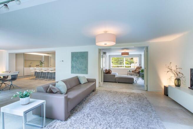 4 bed Detached for sale Image 7