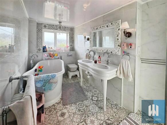 4 bed Detached for sale Image 4