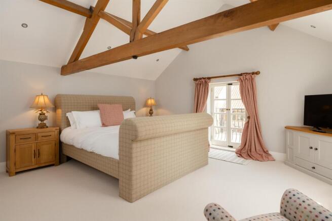 5 bed Detached for sale Image 10