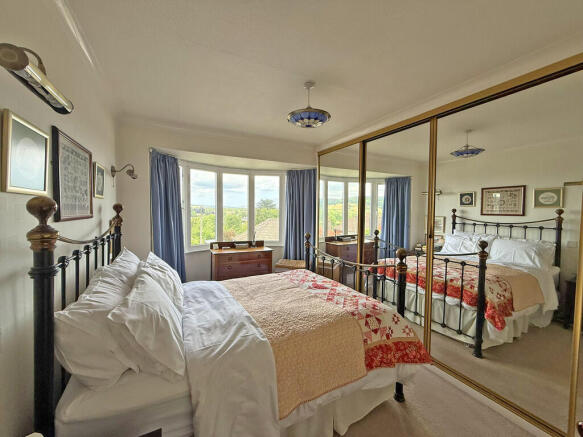 4 bed Semi-Detached for sale Image 6