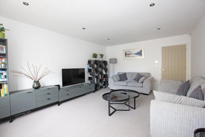 3 bed Semi-Detached for sale Image 6