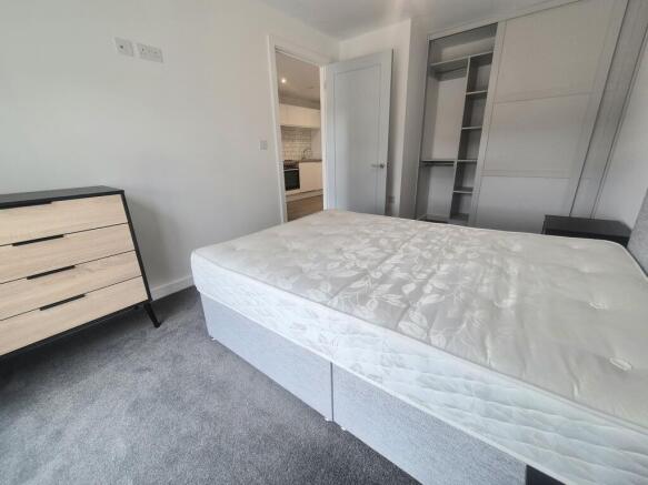 1 bed Apartment to rent Image 5