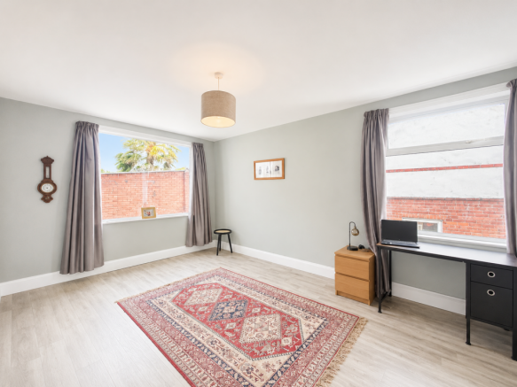 6 bed Semi-Detached for sale Image 6