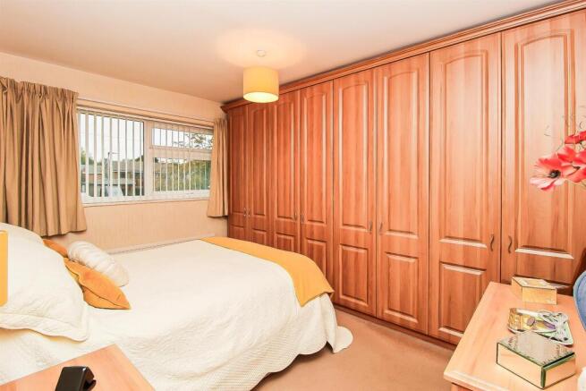 4 bed Semi-Detached for sale Image 8
