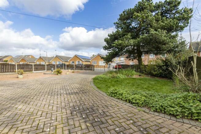 Front Garden/Drive