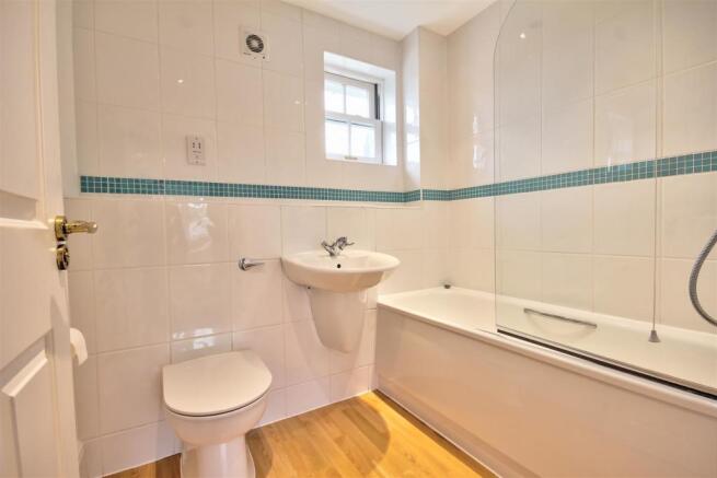 14 bathroom.jpg