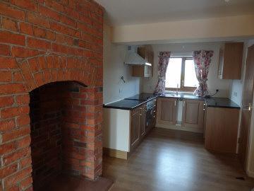 KITCHEN / DINING