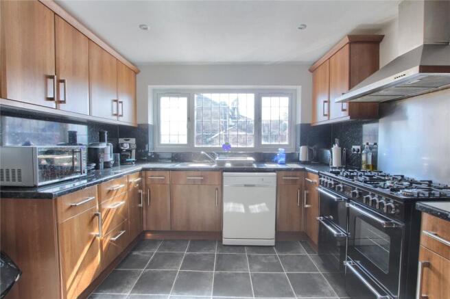 4 bed Semi-Detached for sale Image 8