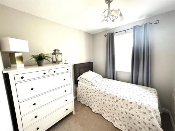 2 bed Apartment to rent Image 10