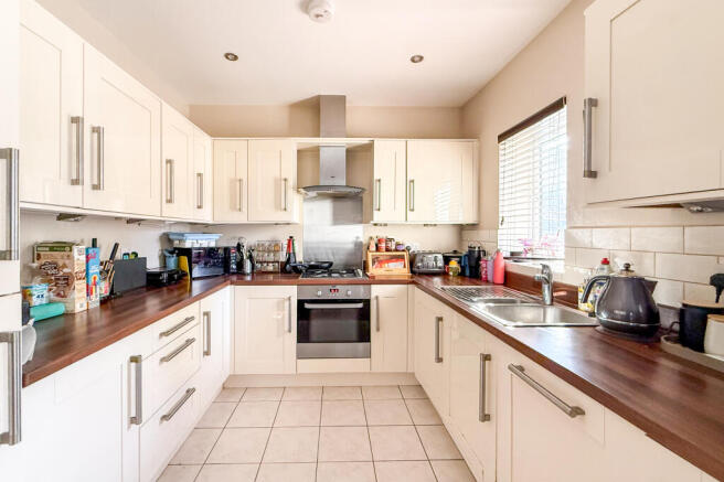 Buttercup Drive, Polegate, East Sussex photo 4
