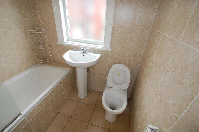 6 bed House to rent Image 6