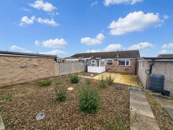 2 bed Semi-Detached Bungalow for sale Image 11