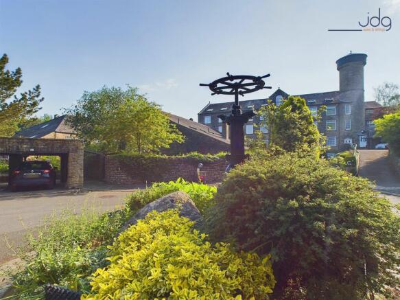Beautiful Communal Gardens and Grounds