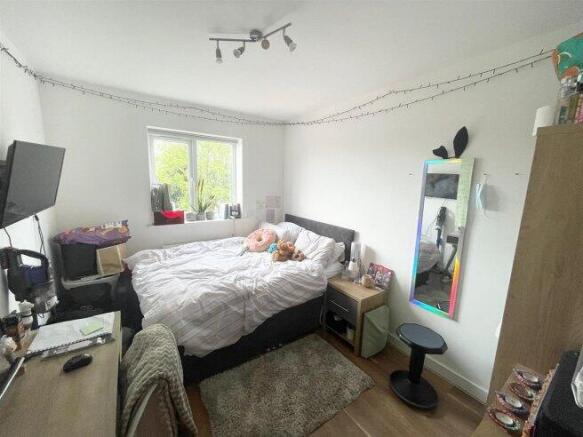 middle-street-ng9-2ar-1056805