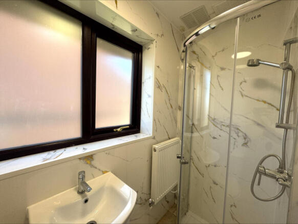 4 bed Detached to rent Image 11