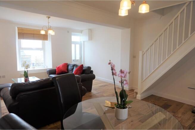 Lounge/Dining Room