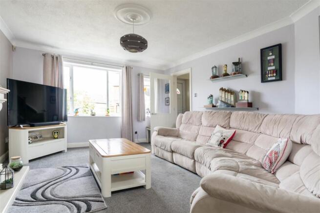 4 bed Detached for sale Image 4