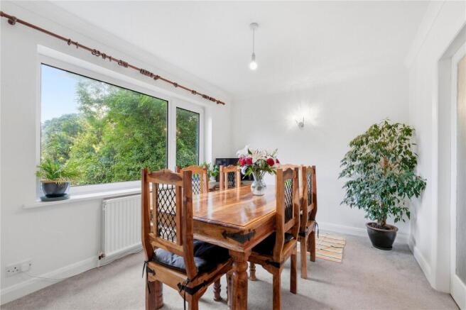 4 bed Detached to rent Image 6