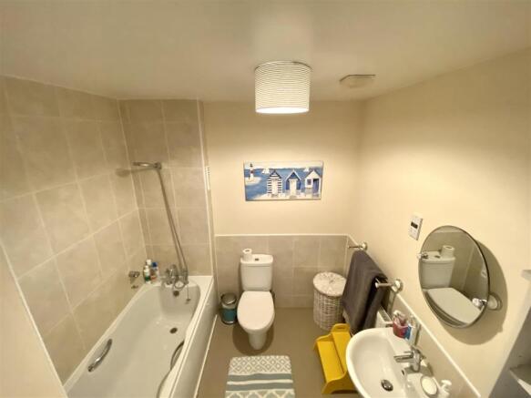 FAMILY BATHROOM