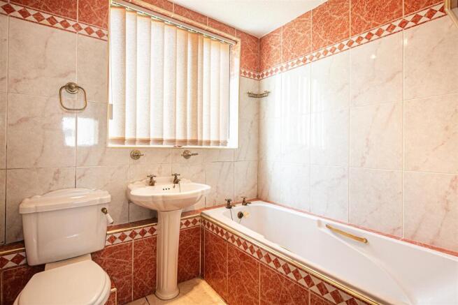 2 bed Apartment for sale Image 12