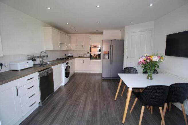 Splendid Fitted Kitchen Diner