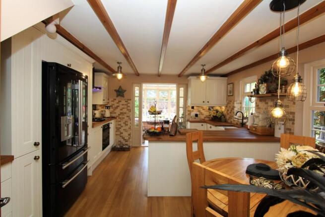 Kitchen5.JPG