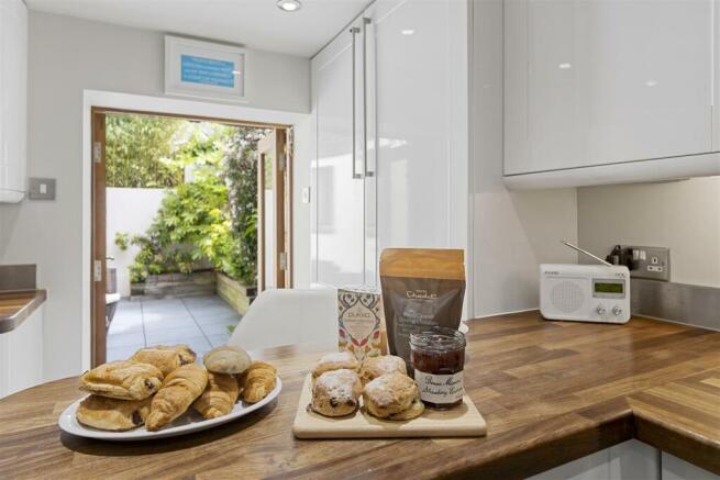 Breakfast Bar Area.jpg