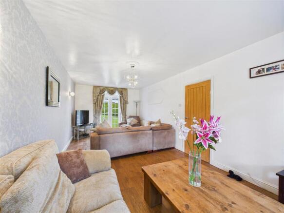 5 bed Detached for sale Image 5