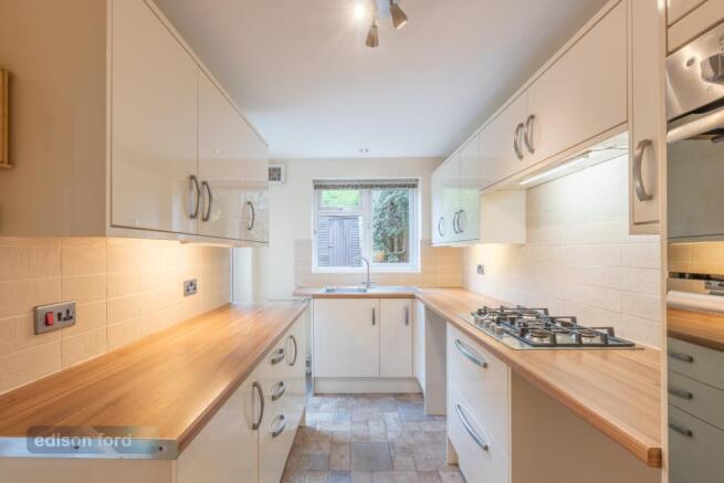 30 Cornwall Crescent (7)