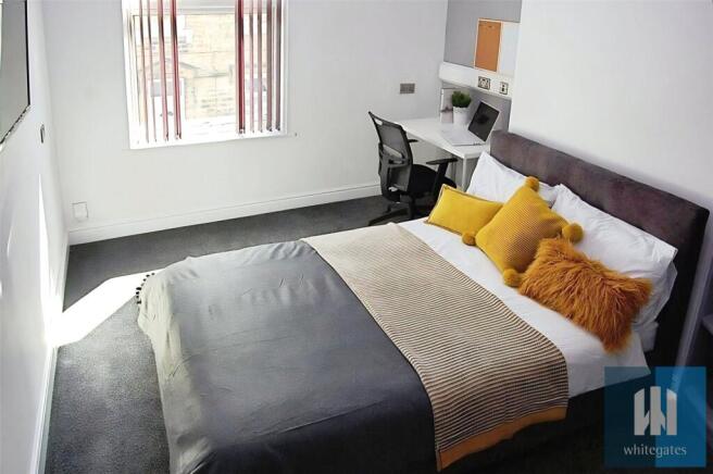 2 bed Terraced to rent Image 6
