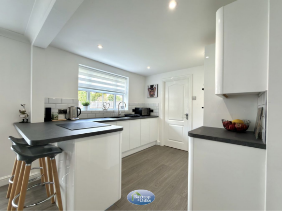 4 bed Detached for sale Image 9