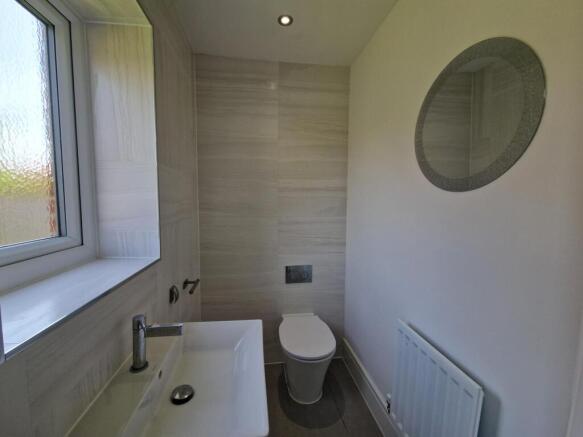 4 bed Detached to rent Image 8