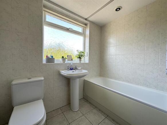4 bed House for sale Image 11