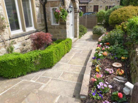 GARDEN TO THE FRONT