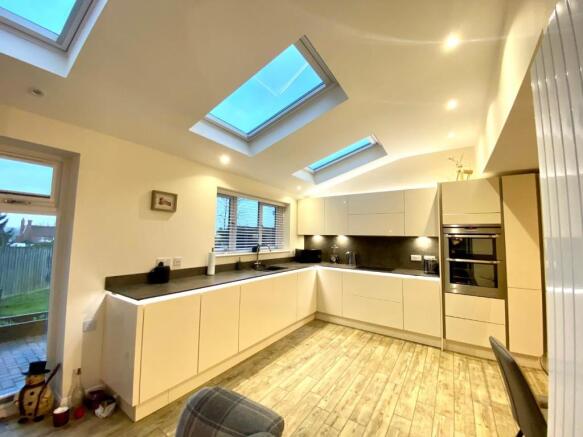 Kitchen 2.jpg