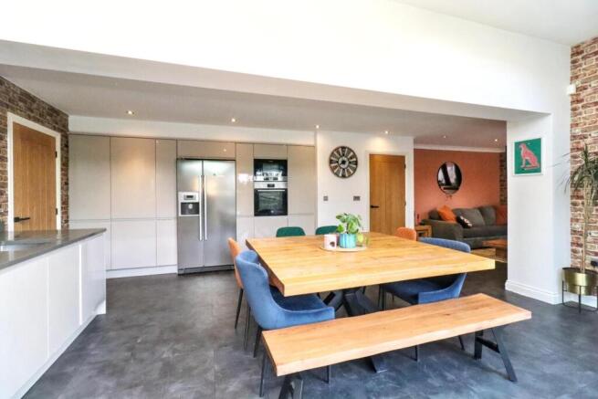 4 bed Detached for sale Image 7