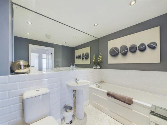2 bed Apartment for sale Image 7