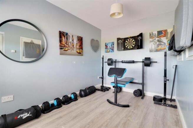 5 bed Semi-Detached for sale Image 7