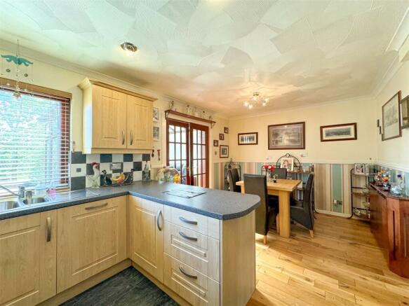 Kitchen/Dining