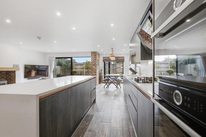 4 bed Link Detached House for sale Image 10
